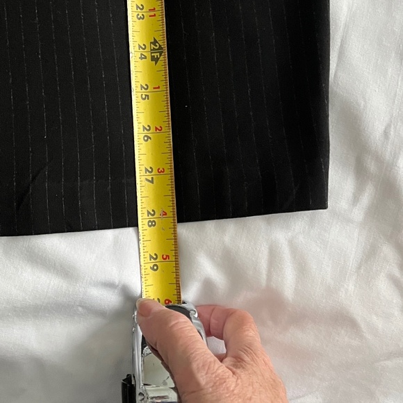 H&M Black Pinstriped pencil skirt. Size L - Picture 5 of 8